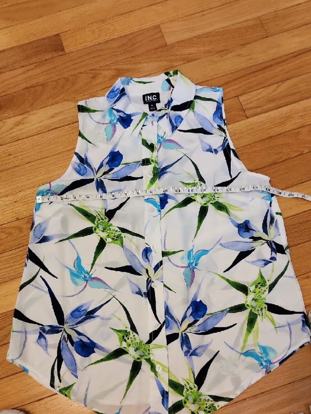 INC International Concepts White Sleeveless Floral Button-Front Top - Picture 2 of 5